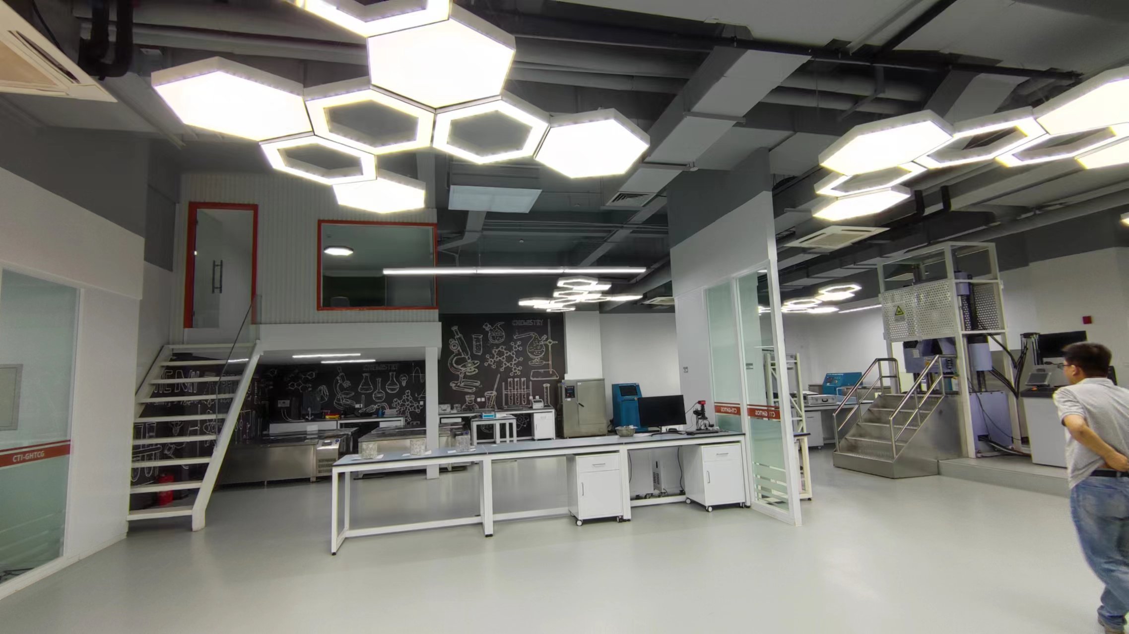 1710296613779072.jpg 智能實(shí)驗(yàn)室.jpg